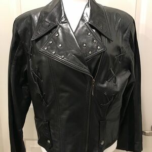FANDL FAME. Women’s jacket made of genuine calfskin.
